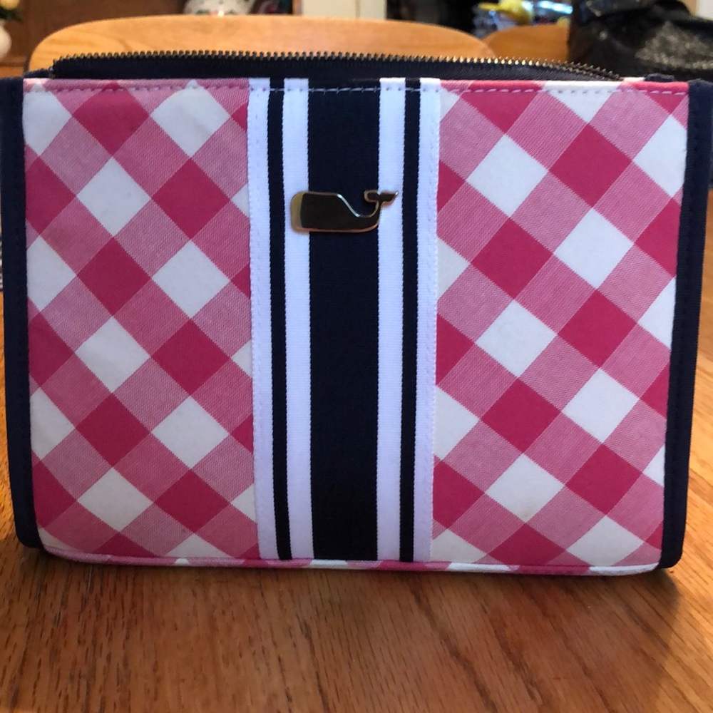 Vineyard vines make up bag